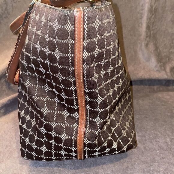 Kate Spade Classic Noel 'Tracy' Bucket Tote - Picture 4 of 14